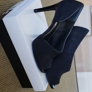 Peep toe pumps - Black size 9 NEW